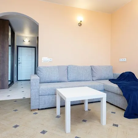Apartment Bratskaya 8